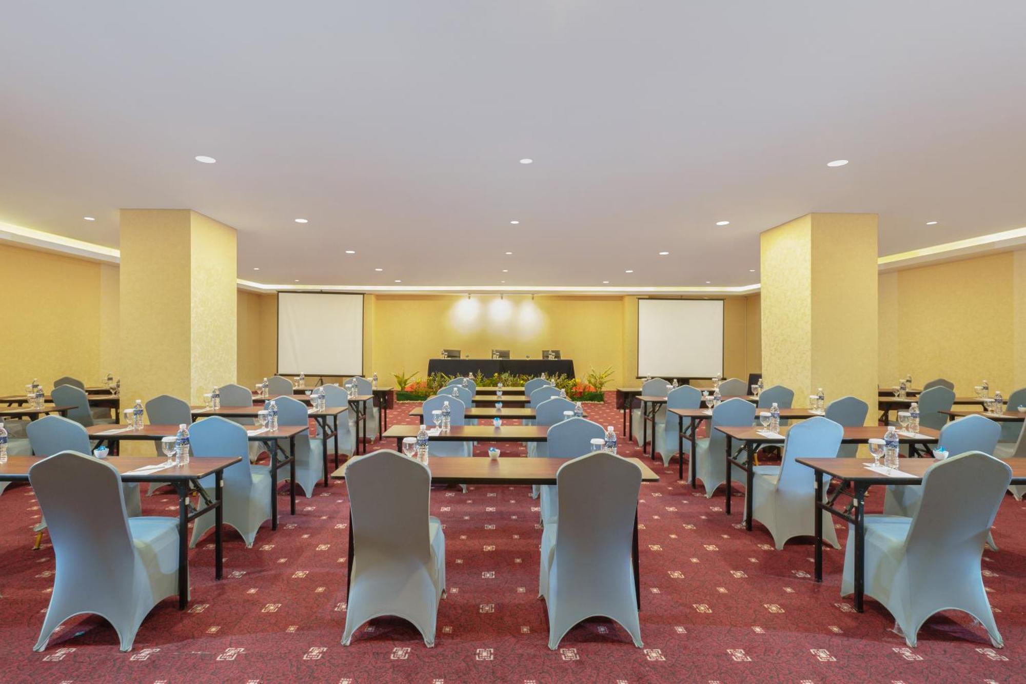 Golden Tulip Springhill Lampung Hotel Bandar Lampung Exterior photo