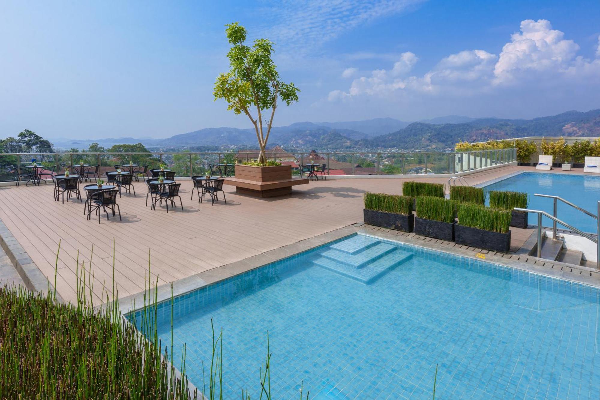 Golden Tulip Springhill Lampung Hotel Bandar Lampung Exterior photo