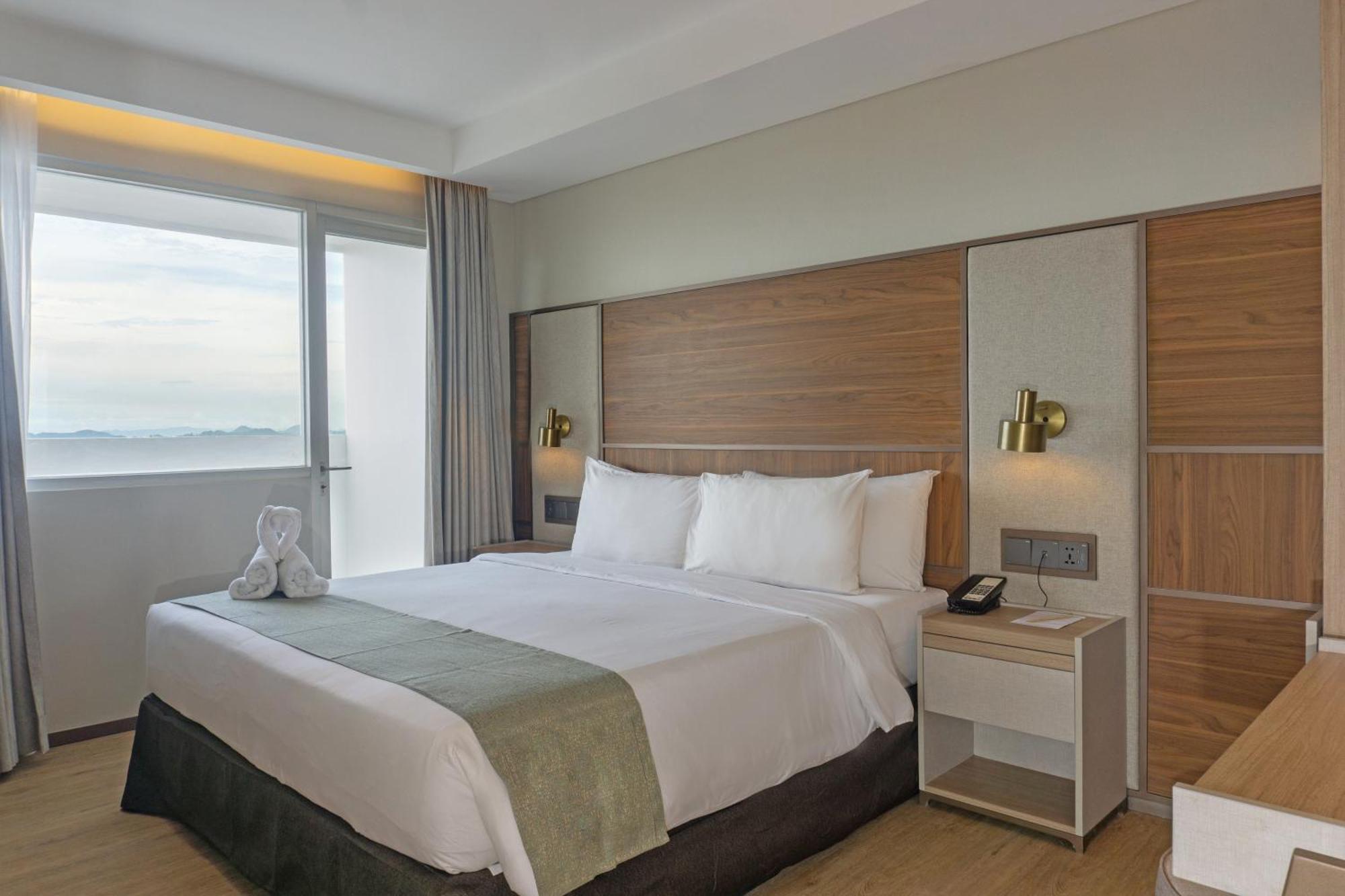 Golden Tulip Springhill Lampung Hotel Bandar Lampung Exterior photo