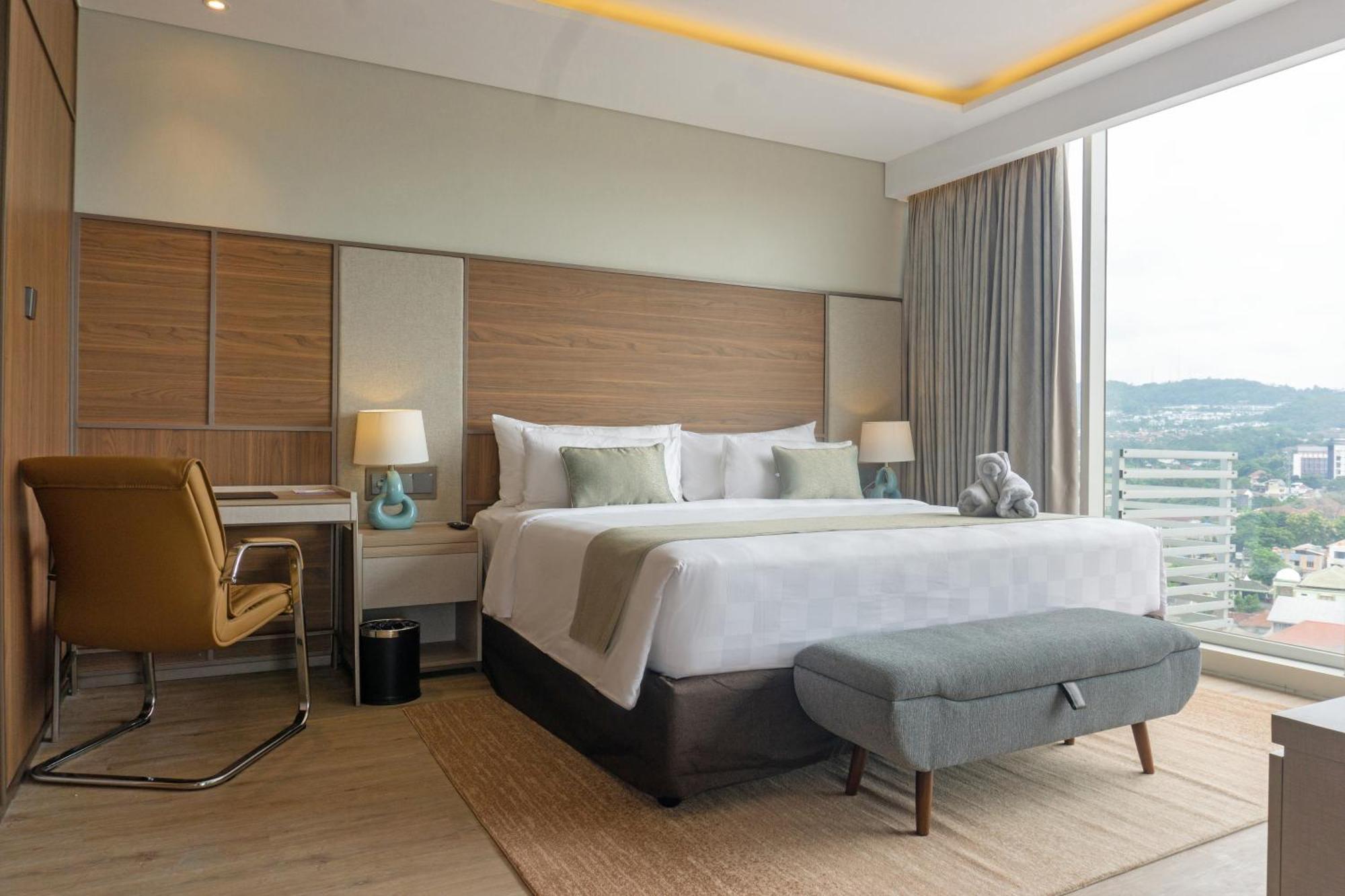 Golden Tulip Springhill Lampung Hotel Bandar Lampung Exterior photo