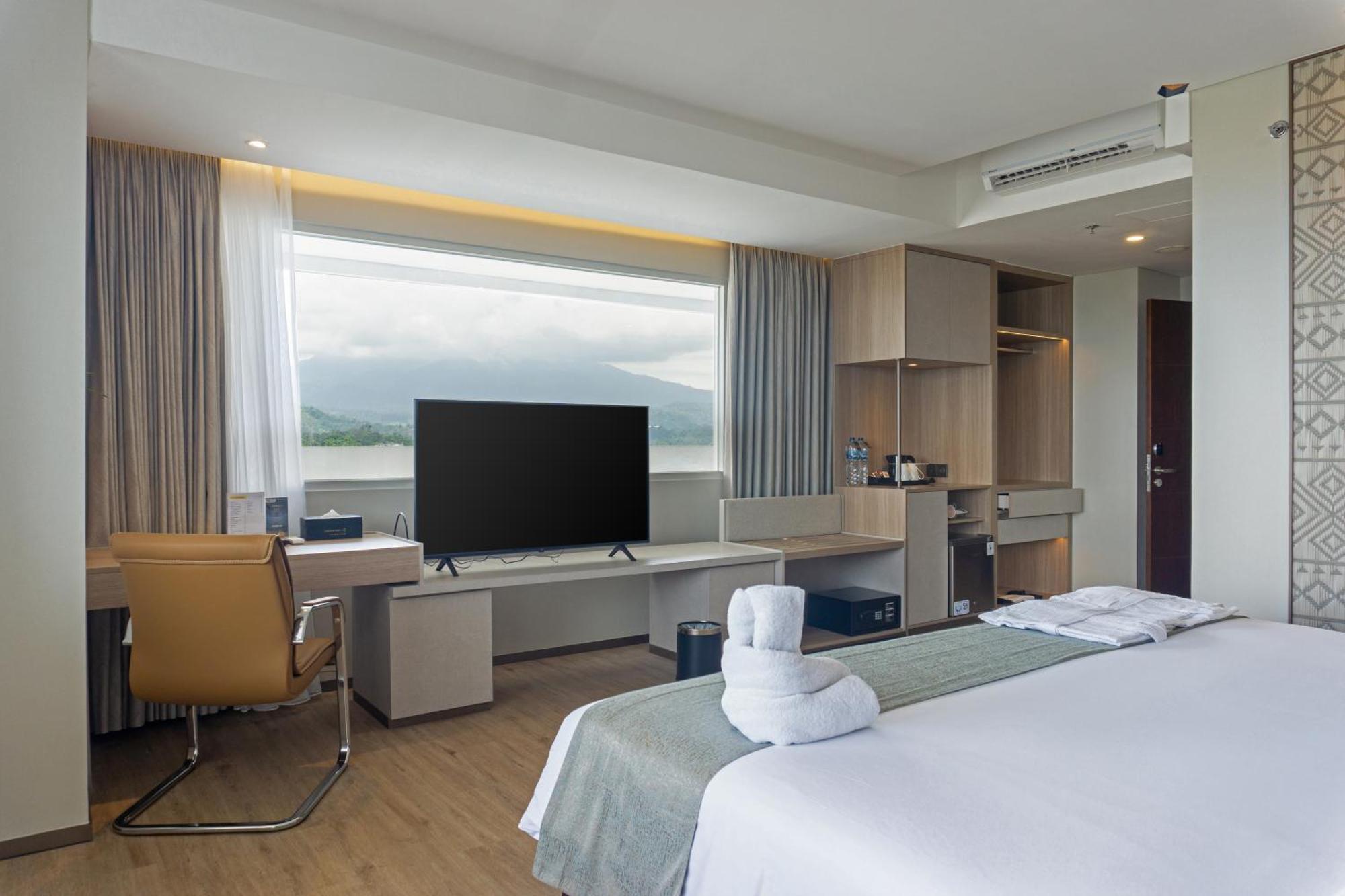 Golden Tulip Springhill Lampung Hotel Bandar Lampung Exterior photo