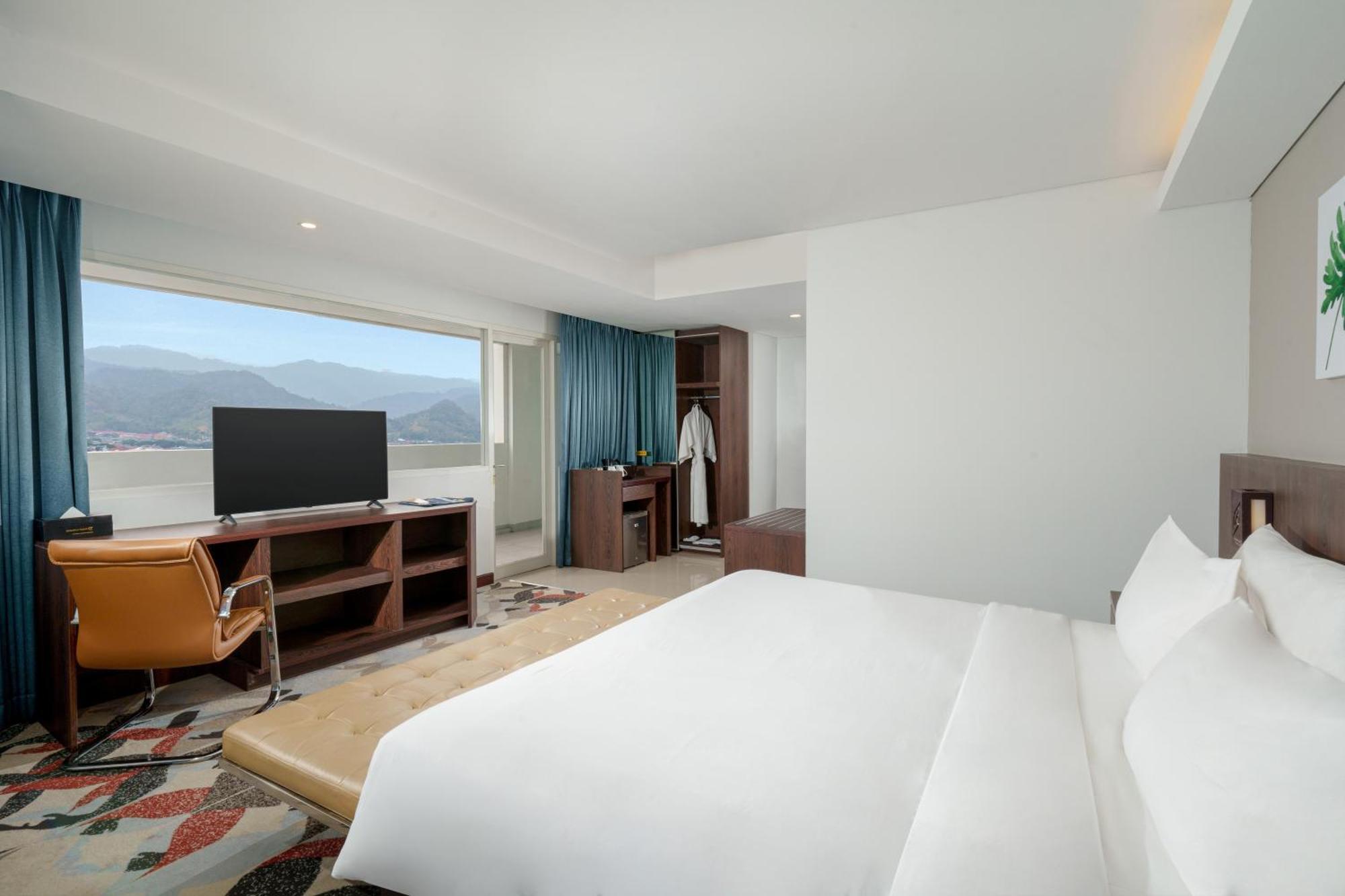 Golden Tulip Springhill Lampung Hotel Bandar Lampung Exterior photo