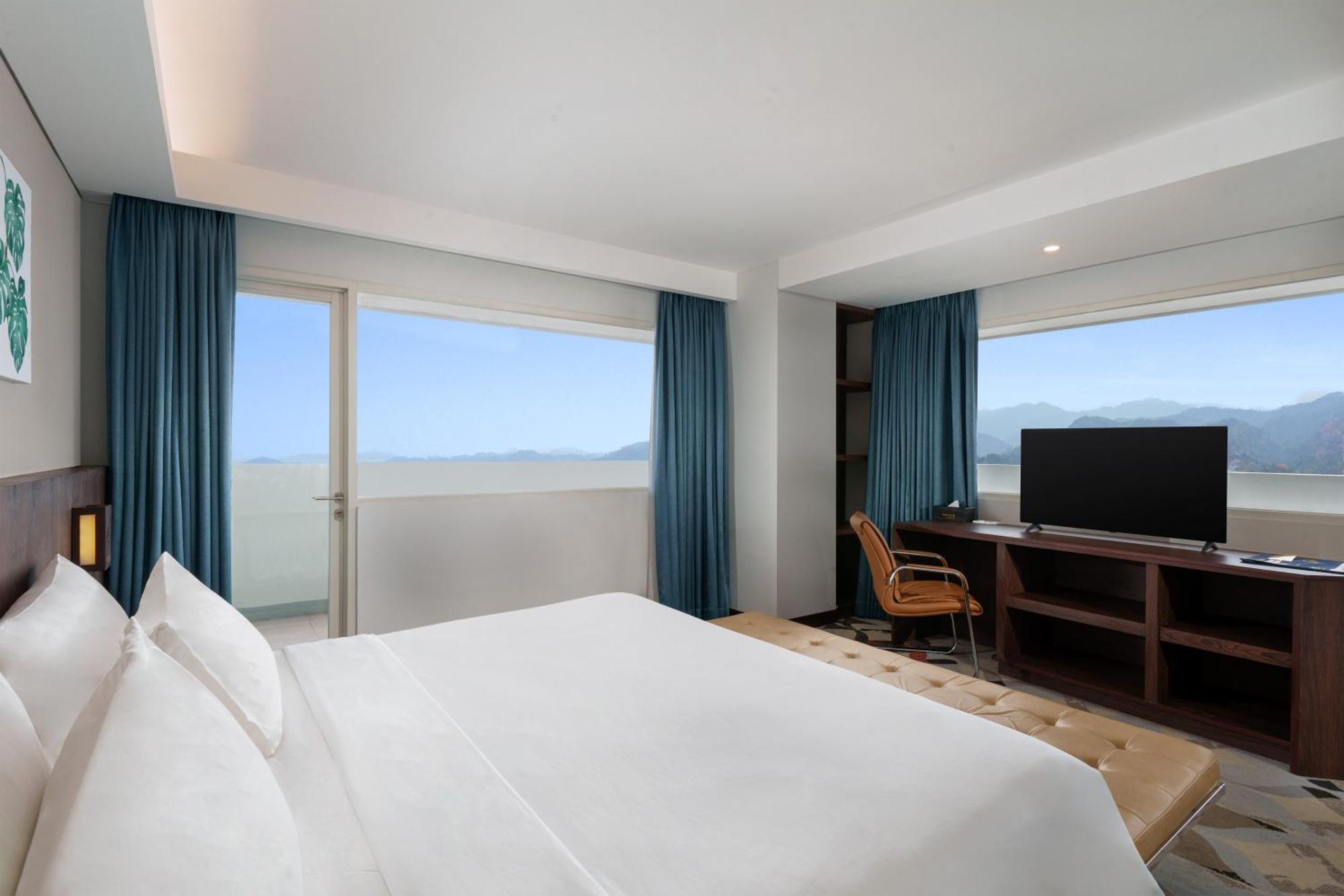 Golden Tulip Springhill Lampung Hotel Bandar Lampung Exterior photo