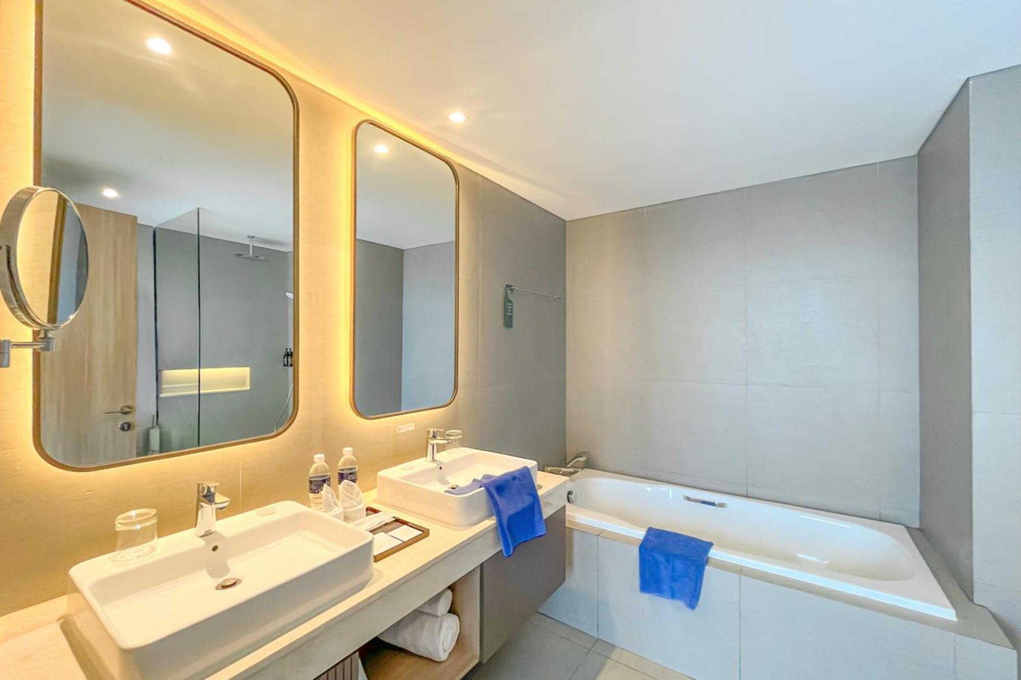 Golden Tulip Springhill Lampung Hotel Bandar Lampung Exterior photo
